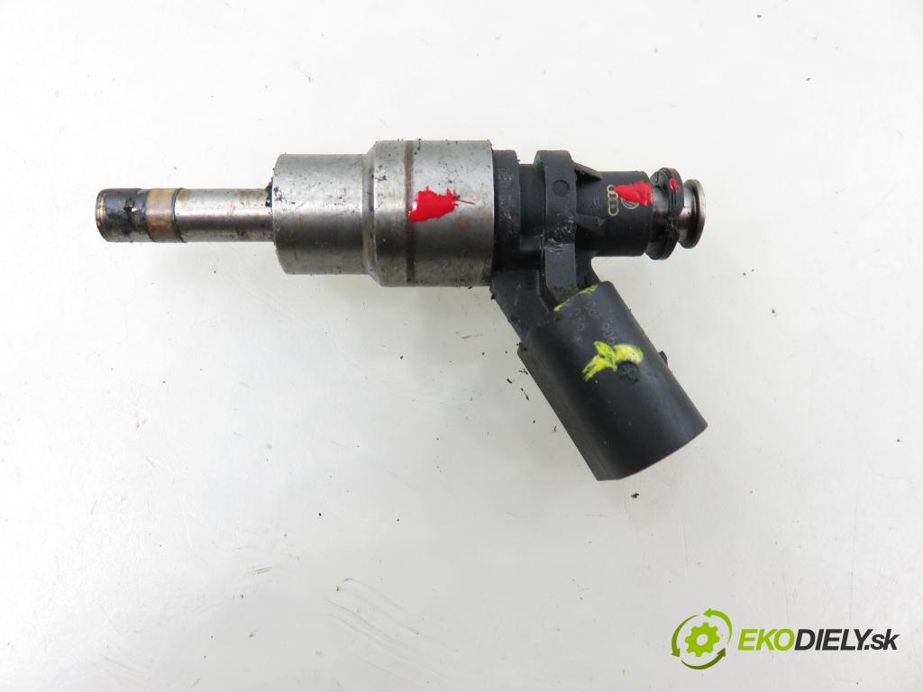 VW PASSAT B6 (3C2) SEDAN 2005 110,00 2.0 FSI - BLR 1984,00 vstřikovač 0261500014 ; 06F906036 (Vstřikovač paliva)