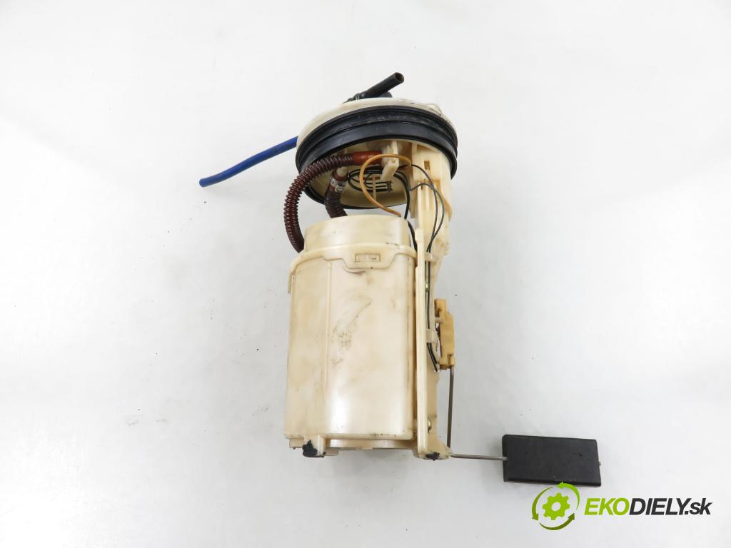 VW GOLF IV (1J1) HB 2002 77,00 1.6 16V 105 - AZD 1598,00 Pumpa paliva 1J0919051H