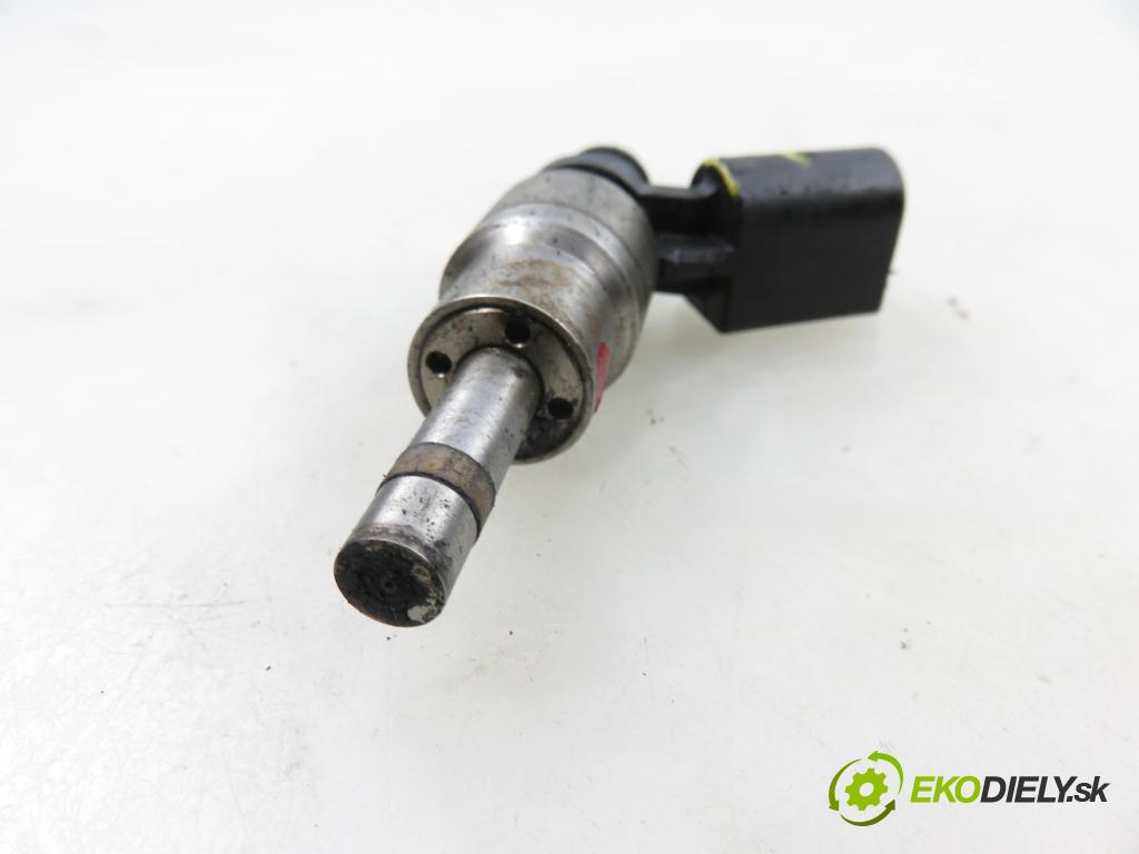 VW PASSAT B6 (3C2) SEDAN 2005 110,00 2.0 FSI - BLR 1984,00 vstrekovač 0261500014 ; 06F906036 (Vstrekovač paliva)