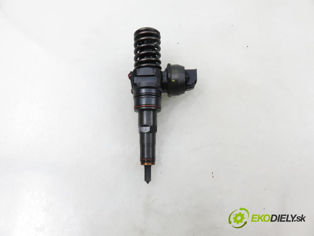 AUDI A4 (8E2, B6) SEDAN 2002 96,00 1.9 TDI PD 130 - AWX 1896,00 Vstrekovač 038130073AR ; 0414720214 (Vstrekovač paliva)