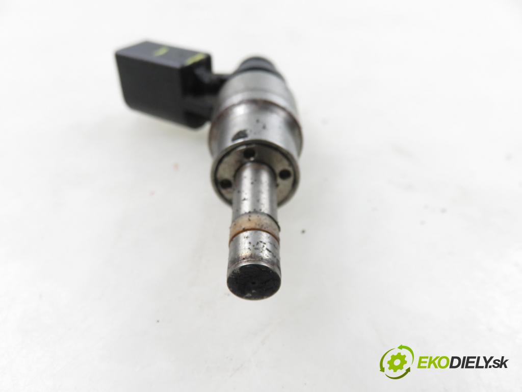 VW PASSAT B6 (3C2) SEDAN 2005 110,00 2.0 FSI - BLR 1984,00 vstřikovač 0261500014 ; 06F906036 (Vstřikovač paliva)