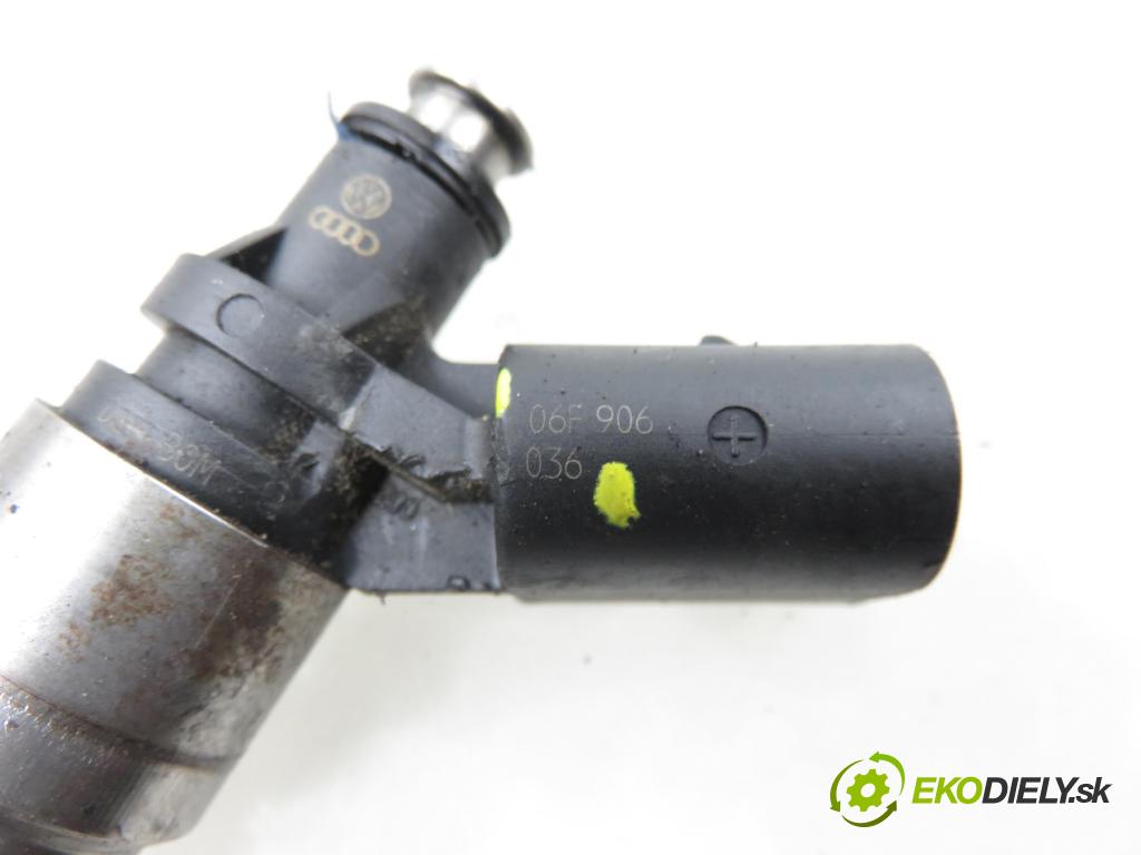 VW PASSAT B6 (3C2) SEDAN 2005 110,00 2.0 FSI - BLR 1984,00 vstřikovač 0261500014 ; 06F906036 (Vstřikovač paliva)