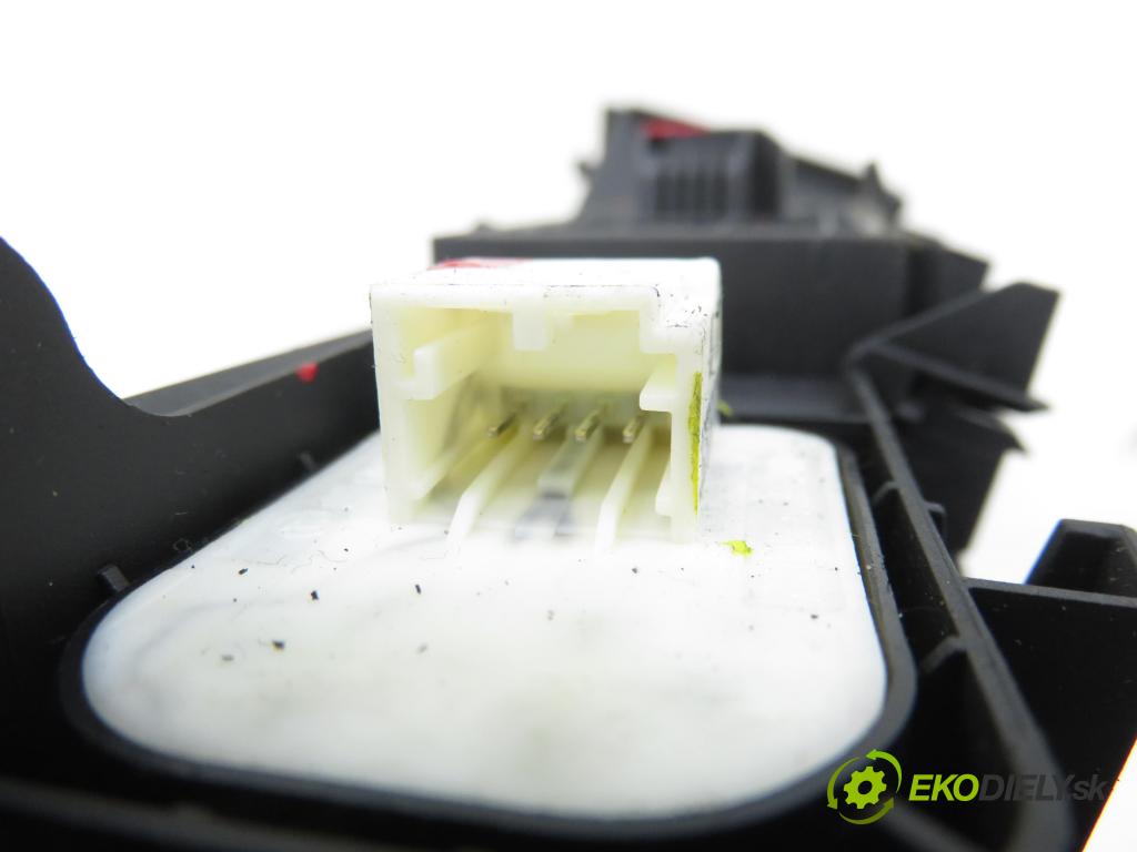 AUDI A4 Avant (8K5, B8) KOMBI 2010 105,00 2.0 TDI - CAGA 1968,00 Panel ovládania okien 8K0959565C ; 8K1867171D