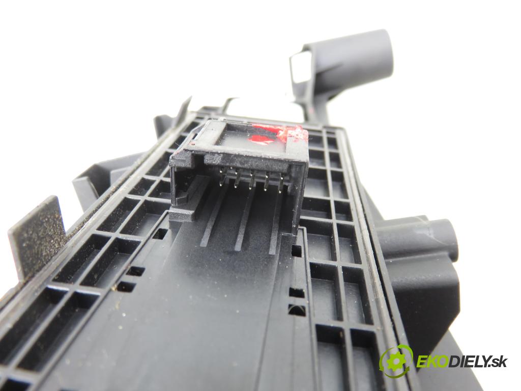 AUDI A4 Avant (8K5, B8) KOMBI 2010 105,00 2.0 TDI - CAGA 1968,00 Panel ovládania okien 8K0959565C ; 8K1867171D