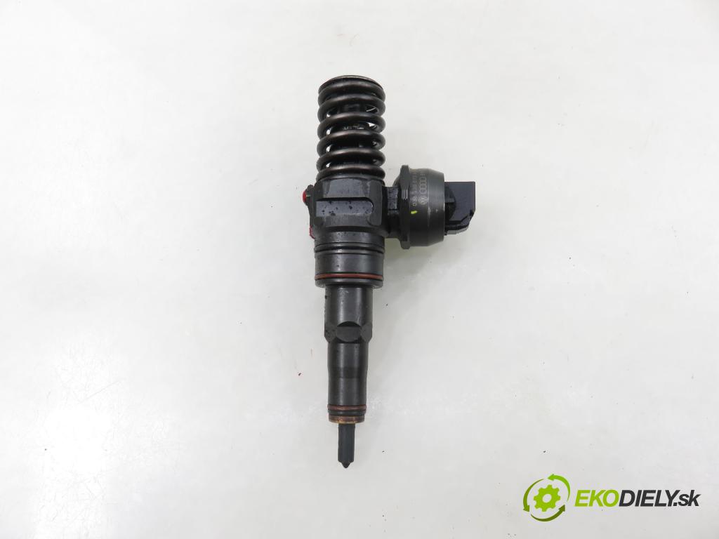 AUDI A4 (8E2, B6) SEDAN 2002 96,00 1.9 TDI PD 130 - AWX 1896,00 Vstrekovač 038130073AR ; 0414720214 (Vstrekovač paliva)