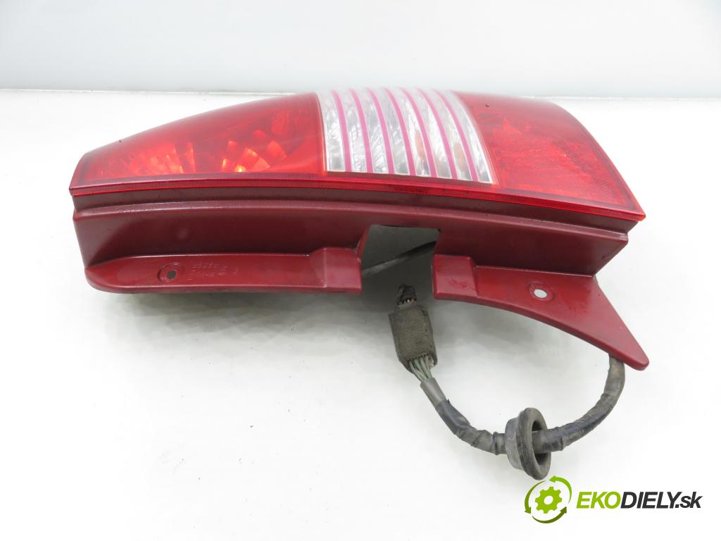 KIA PICANTO (BA) HB 2004 48,00 1.1 - G4HG 1086,00 světlo pravé zadní