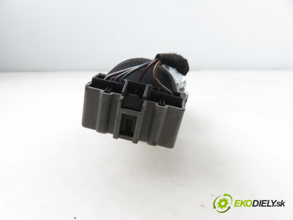 FORD MONDEO IV Turnier (BA7) KOMBI 2007 103,00 2.0 TDCi - QXBA 1997,00 spínačka 3M513F880AD (Spínací skříňka)