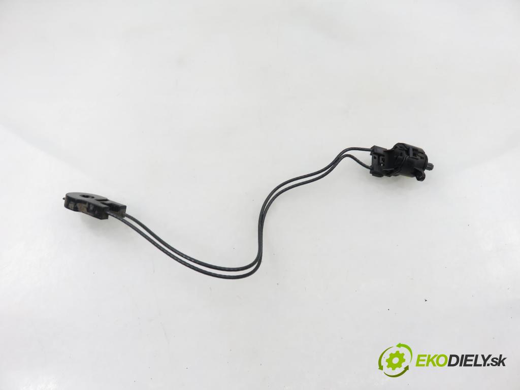 FORD FOCUS (DAW, DBW) HB 1998 74,00 1.6 16V 100 - FYDC 1596,00 lanko panel topení 98AB11504AE ; 98AB11503AE