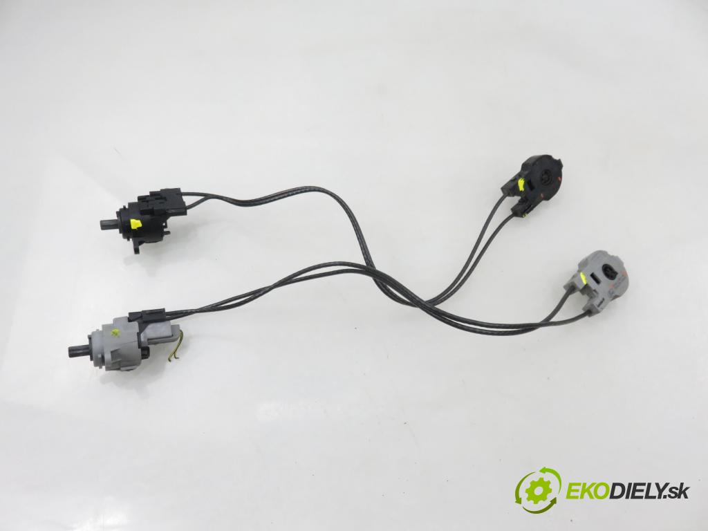 FORD FOCUS (DAW, DBW) HB 1998 74,00 1.6 16V 100 - FYDC 1596,00 lanko panel topení 98AB11504AE ; 98AB11503AE