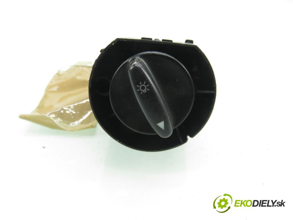 SEAT LEON (1M1) HB 2001 92,00 1.8 20V - AGN 1781,00 přepínač světla 1M1941531L