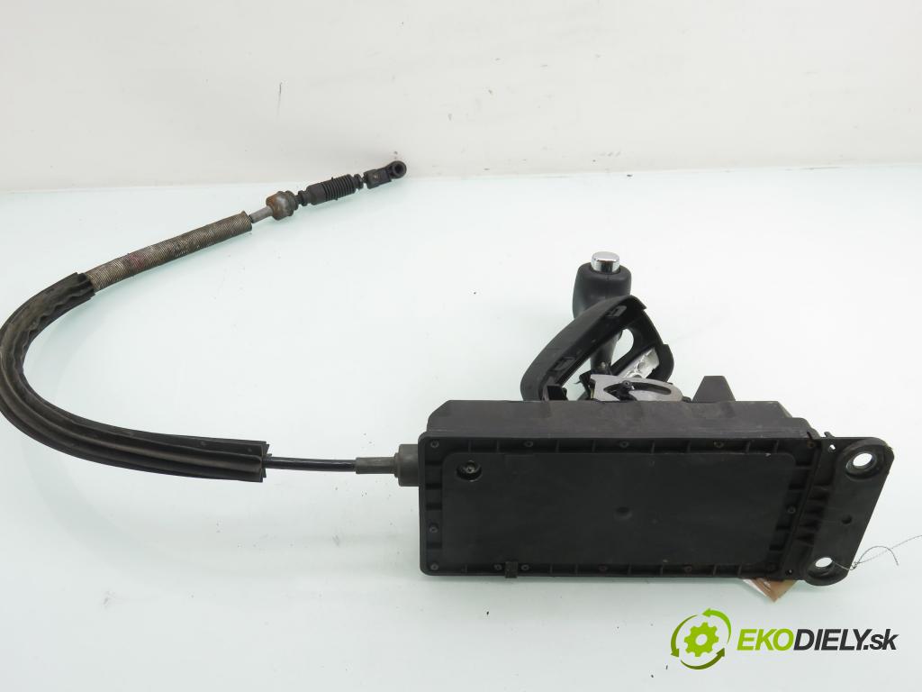 SEAT LEON (1M1) HB 2001 92,00 1.8 20V - AGN 1781,00 ZVEDÁK: 1J0713023