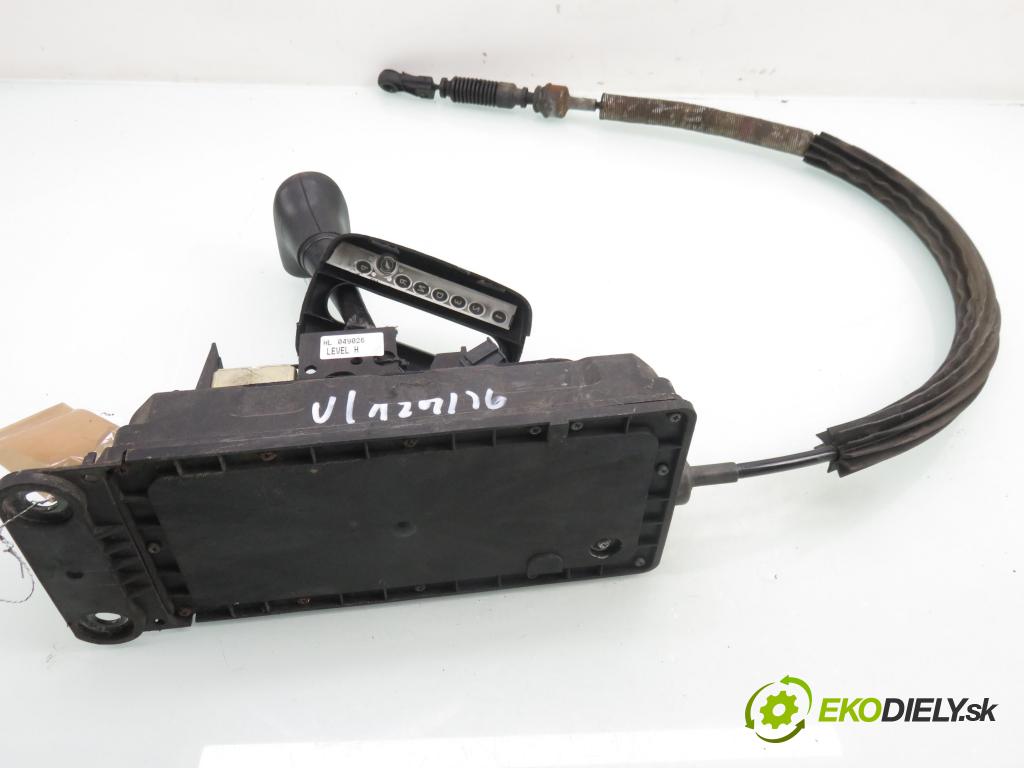 SEAT LEON (1M1) HB 2001 92,00 1.8 20V - AGN 1781,00 ZVEDÁK: 1J0713023