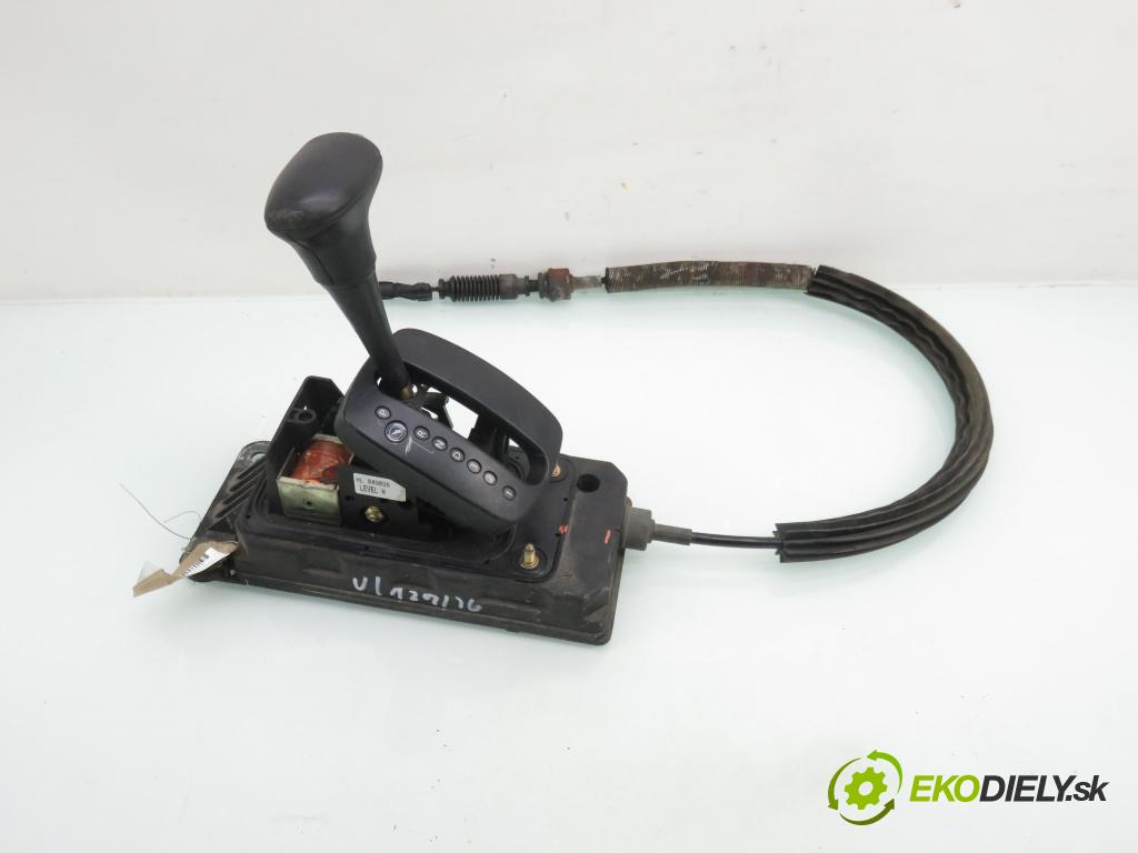 SEAT LEON (1M1) HB 2001 92,00 1.8 20V - AGN 1781,00 ZVEDÁK: 1J0713023