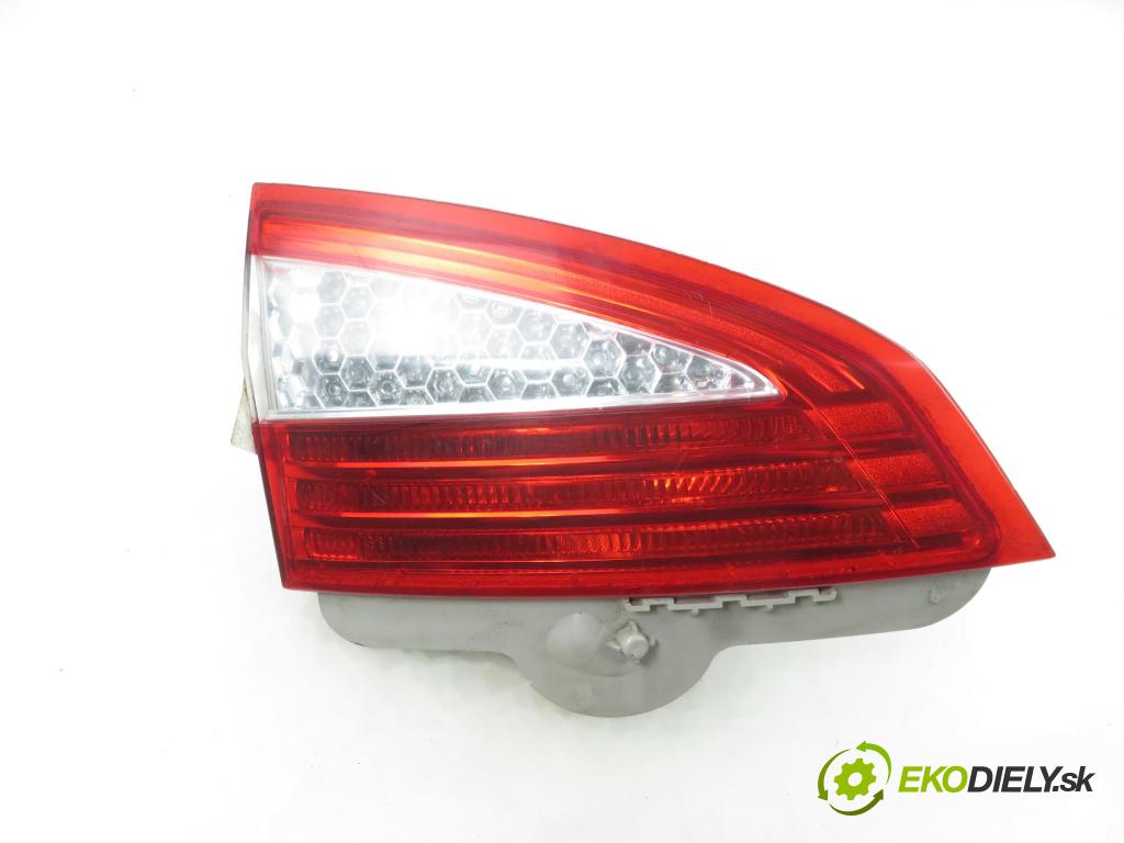 FORD MONDEO IV Turnier (BA7) KOMBI 2007 103,00 2.0 TDCi - QXBA 1997,00 světlo levé zadní kufr 7S7113A603B