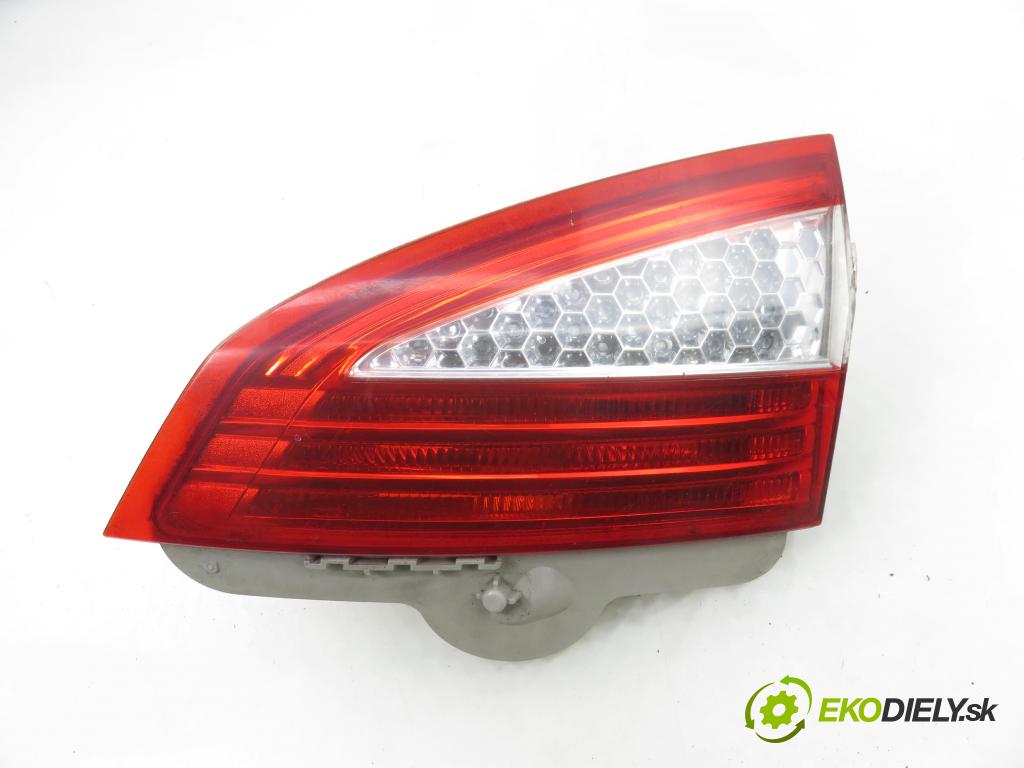FORD MONDEO IV Turnier (BA7) KOMBI 2007 103,00 2.0 TDCi - QXBA 1997,00 světlo pravé zadní kufr 7S7113A602B
