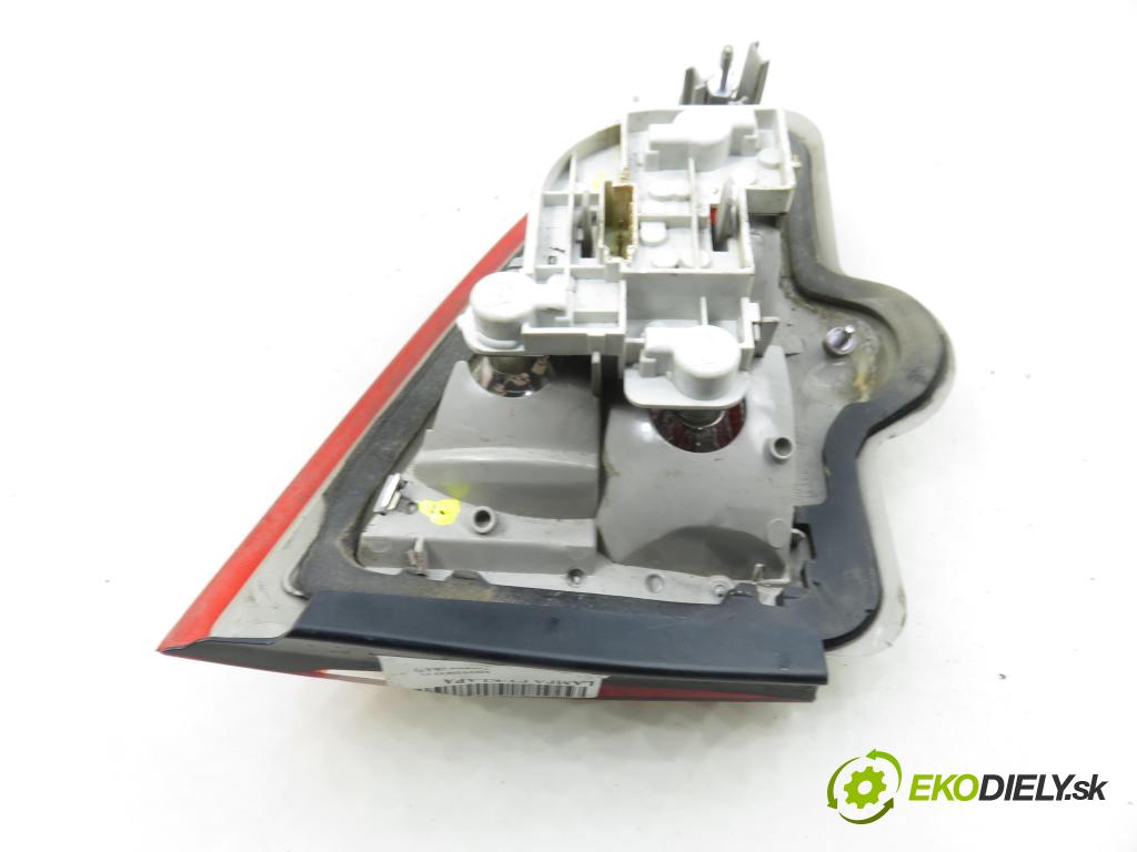 FORD MONDEO IV Turnier (BA7) KOMBI 2007 103,00 2.0 TDCi - QXBA 1997,00 Svetlo pravé zadné kufor 7S7113A602B