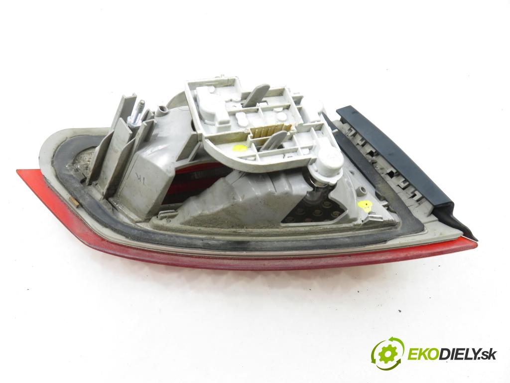 FORD MONDEO IV Turnier (BA7) KOMBI 2007 103,00 2.0 TDCi - QXBA 1997,00 Svetlo pravé zadné kufor 7S7113A602B