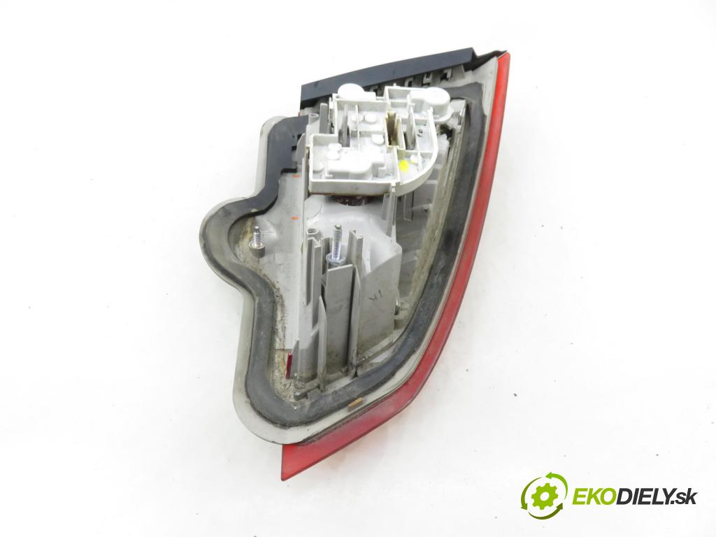 FORD MONDEO IV Turnier (BA7) KOMBI 2007 103,00 2.0 TDCi - QXBA 1997,00 Svetlo pravé zadné kufor 7S7113A602B