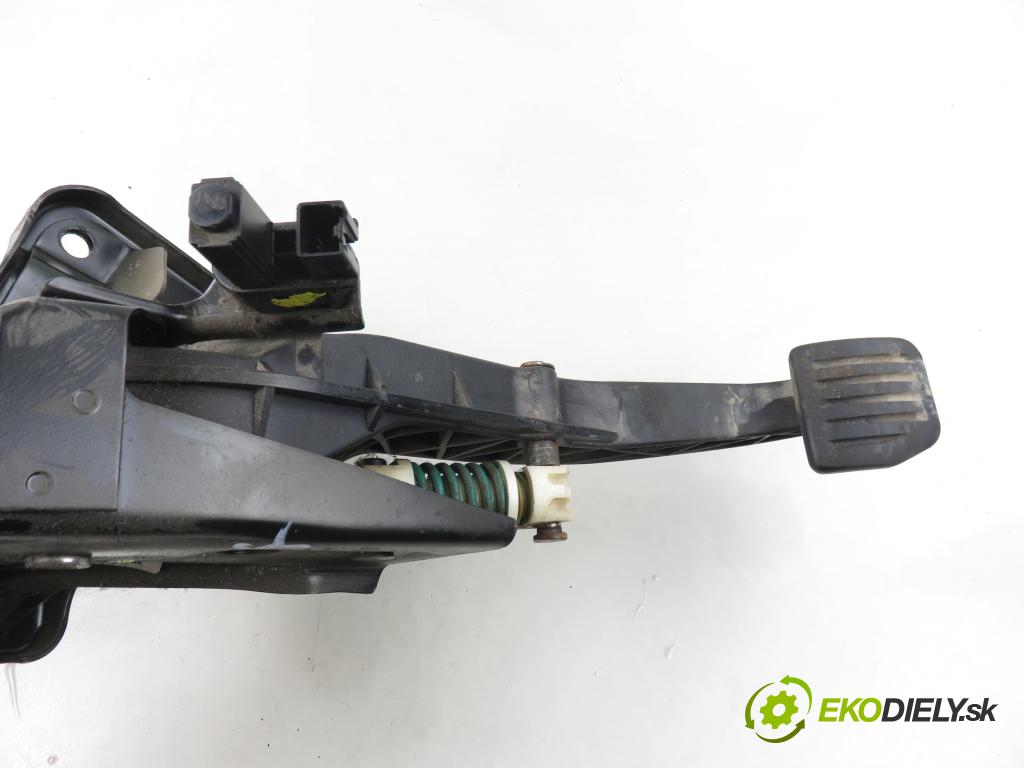 FORD S-MAX (WA6) MINIVAN 2007 92,00 1.8 TDCi 125 - QYWA 1753,00 PEDALY: brzdy / spojky 6G927B633NK ; 6G922D094JF