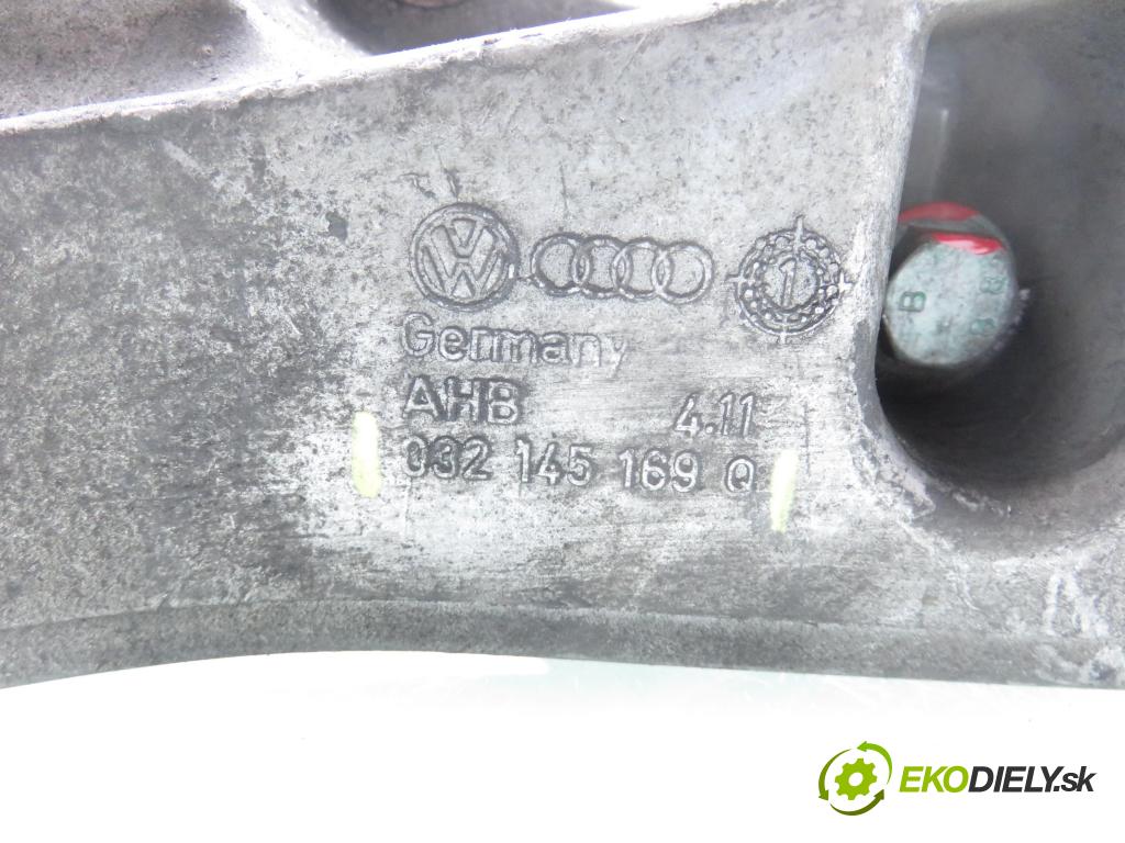 VW GOLF IV (1J1) HB 2003 55,00 1.4 16V - BCA 1390,00 Uchytenie alternátora 032145169Q