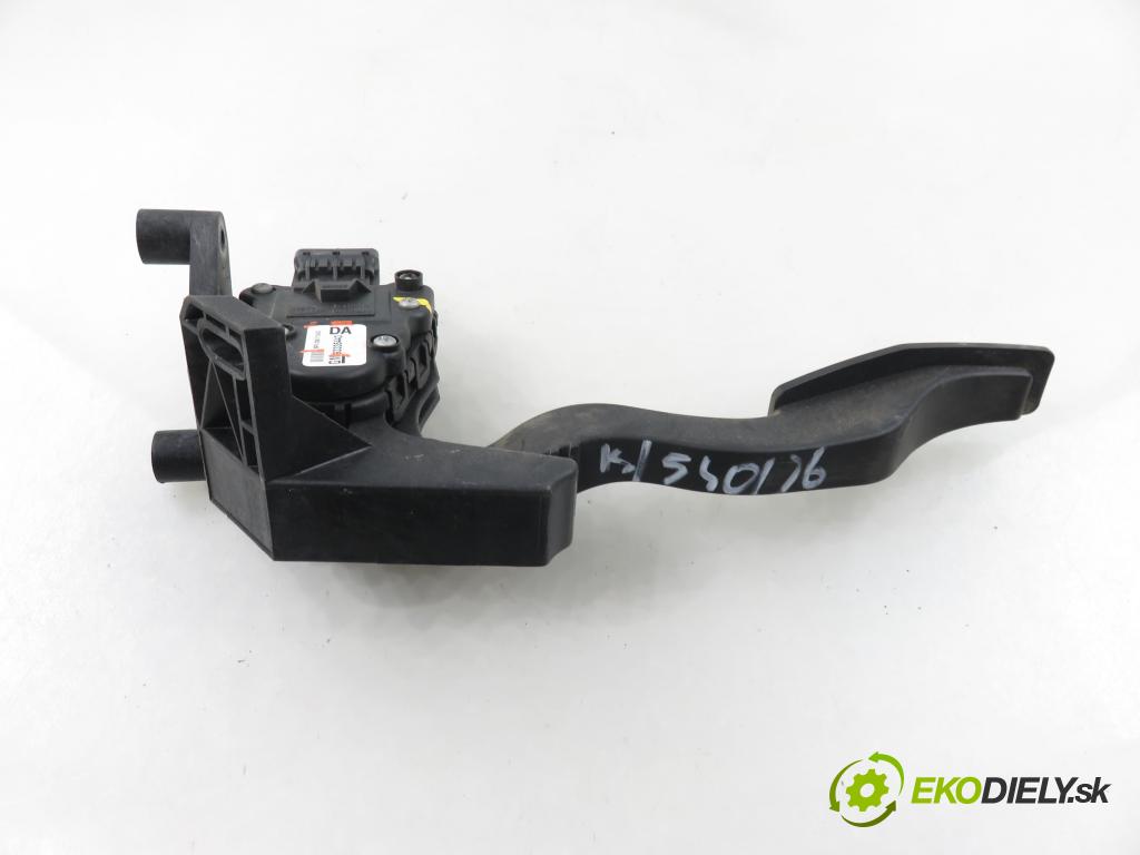 OPEL MERIVA A nadwozie wielkoprzestrzenne (MPV) (X03) MINIVAN 2003 92,00 1.8 - Z 18 XE 1796,00 Potenciometer plynu 93335443DA ; 6PV00811002 (Potenciometer plynového pedálu)