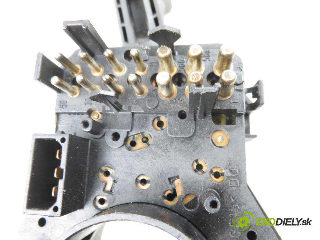 AUDI A4 Avant (8D5, B5) KOMBI 1999 81,00 1.9 TDI - AFN 1896,00 páčka/prepínač 8D9953503E