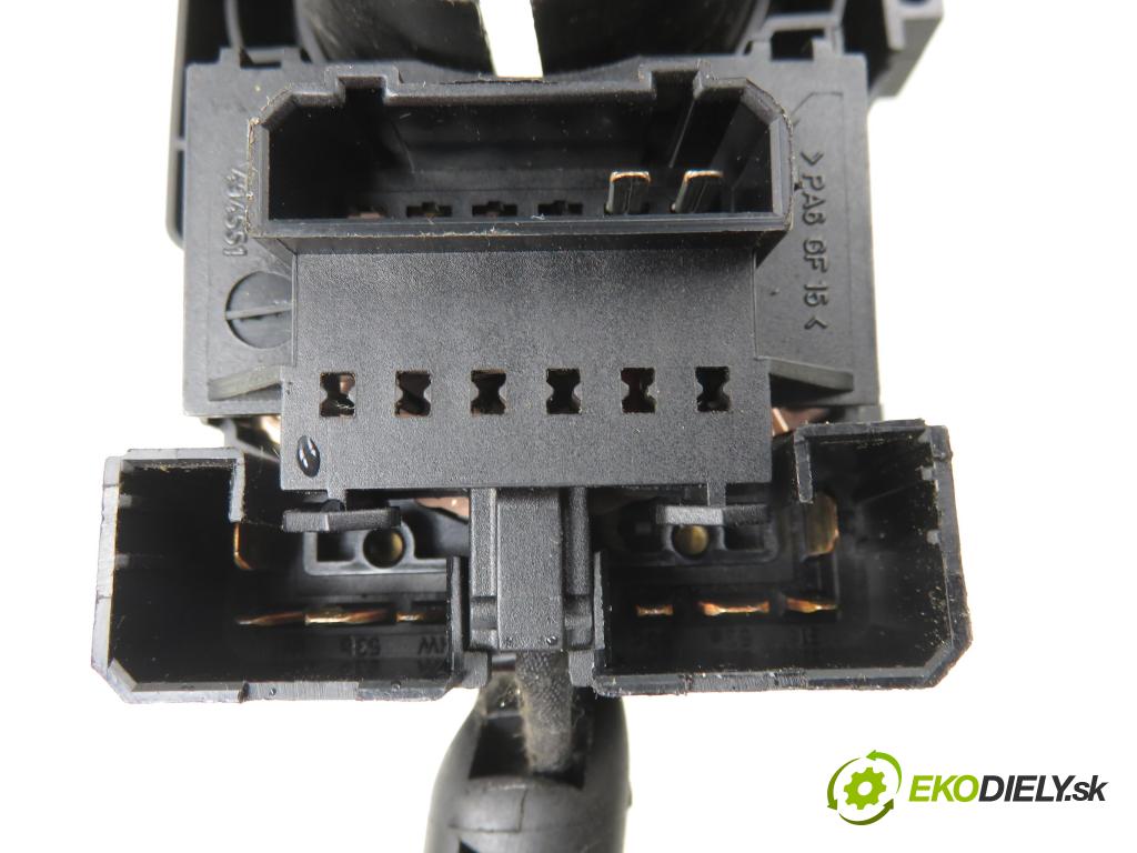 AUDI A4 Avant (8D5, B5) KOMBI 1999 81,00 1.9 TDI - AFN 1896,00 páčka/prepínač 8D9953503E