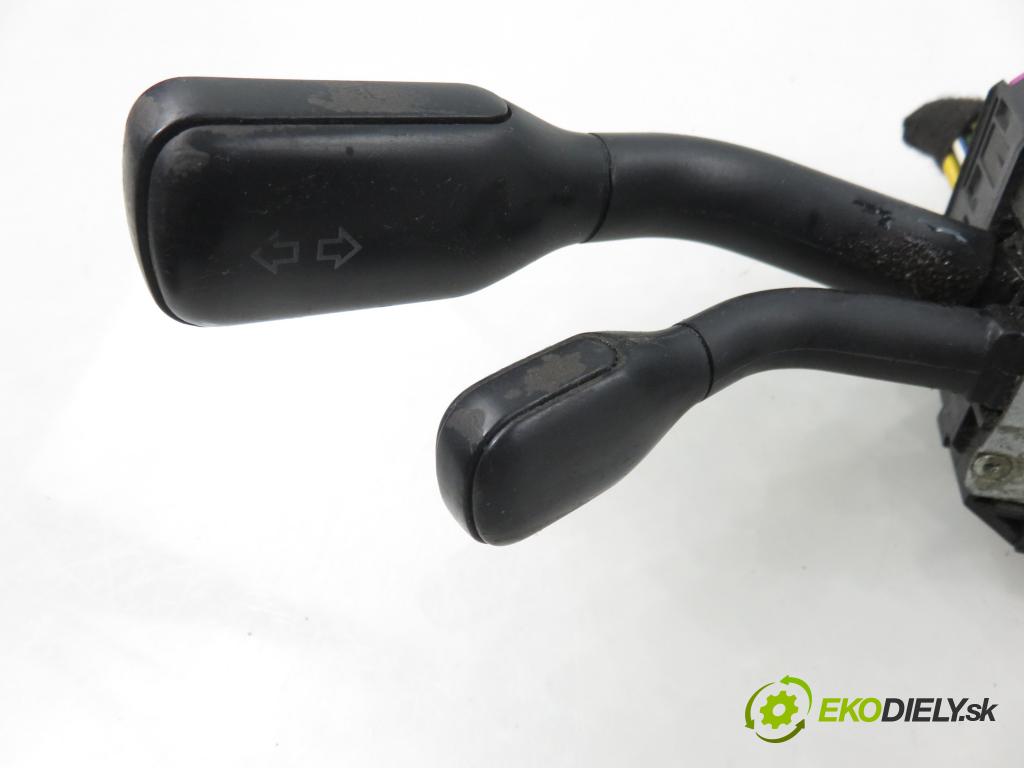 AUDI A4 Avant (8D5, B5) KOMBI 1999 81,00 1.9 TDI - AFN 1896,00 páčka/prepínač 8D9953503E