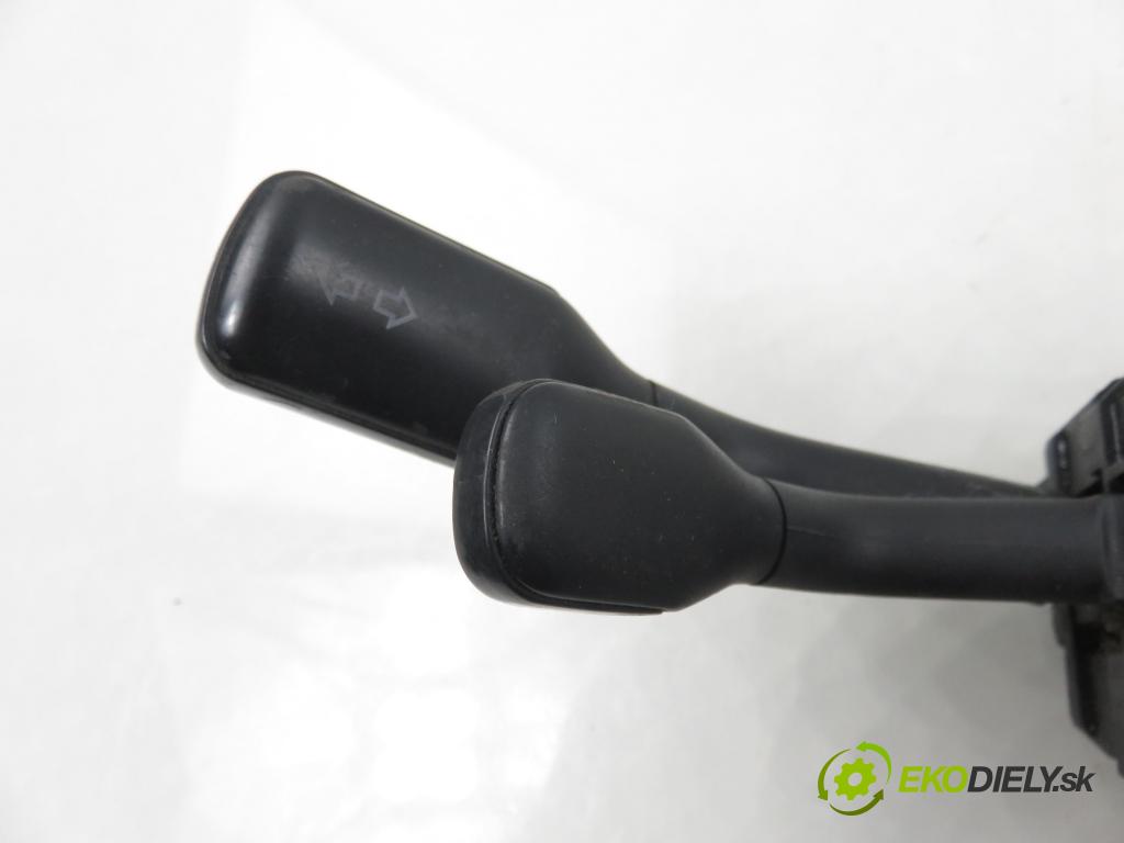 AUDI A4 Avant (8D5, B5) KOMBI 1999 81,00 1.9 TDI - AFN 1896,00 páčka/prepínač 8D9953503E