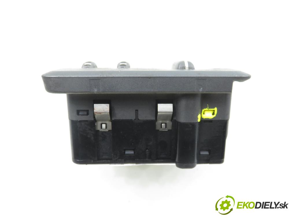 VOLVO V70 II SW (285) KOMBI 2003 96,00 2.4 D 131 2401,00 prepínač svetlá