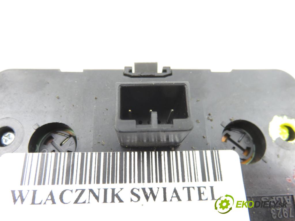 VOLVO V70 II SW (285) KOMBI 2003 96,00 2.4 D 131 2401,00 prepínač svetlá