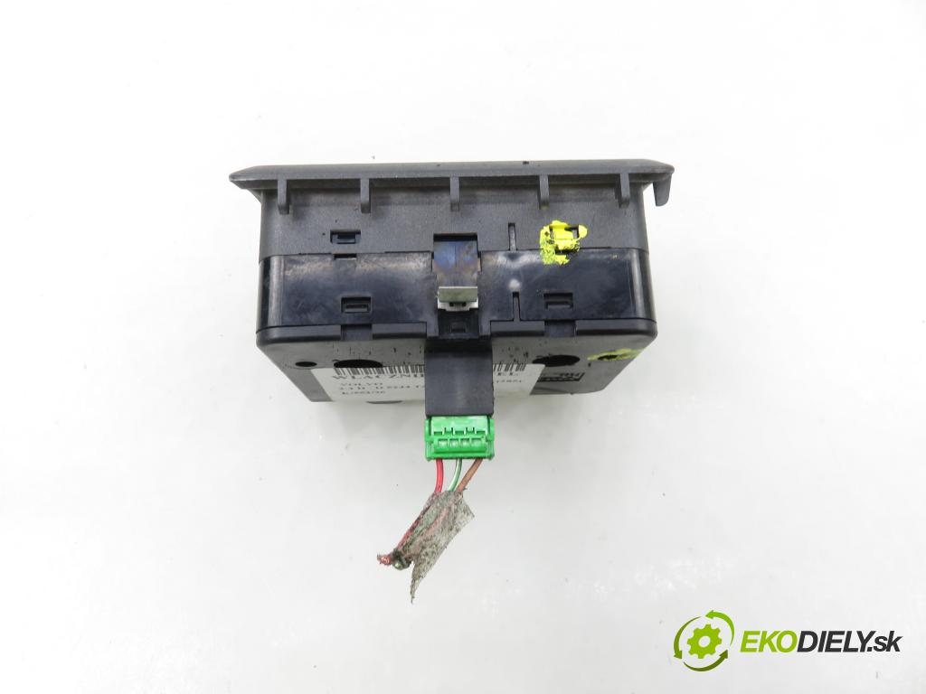 VOLVO V70 II SW (285) KOMBI 2003 96,00 2.4 D 131 2401,00 prepínač svetlá