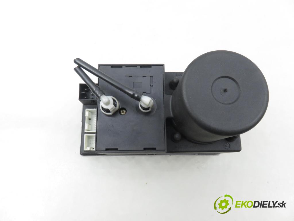 AUDI A4 Avant (8D5, B5) KOMBI 1999 81,00 1.9 TDI - AFN 1896,00 pumpa zámku centrálneho 8L0862257K