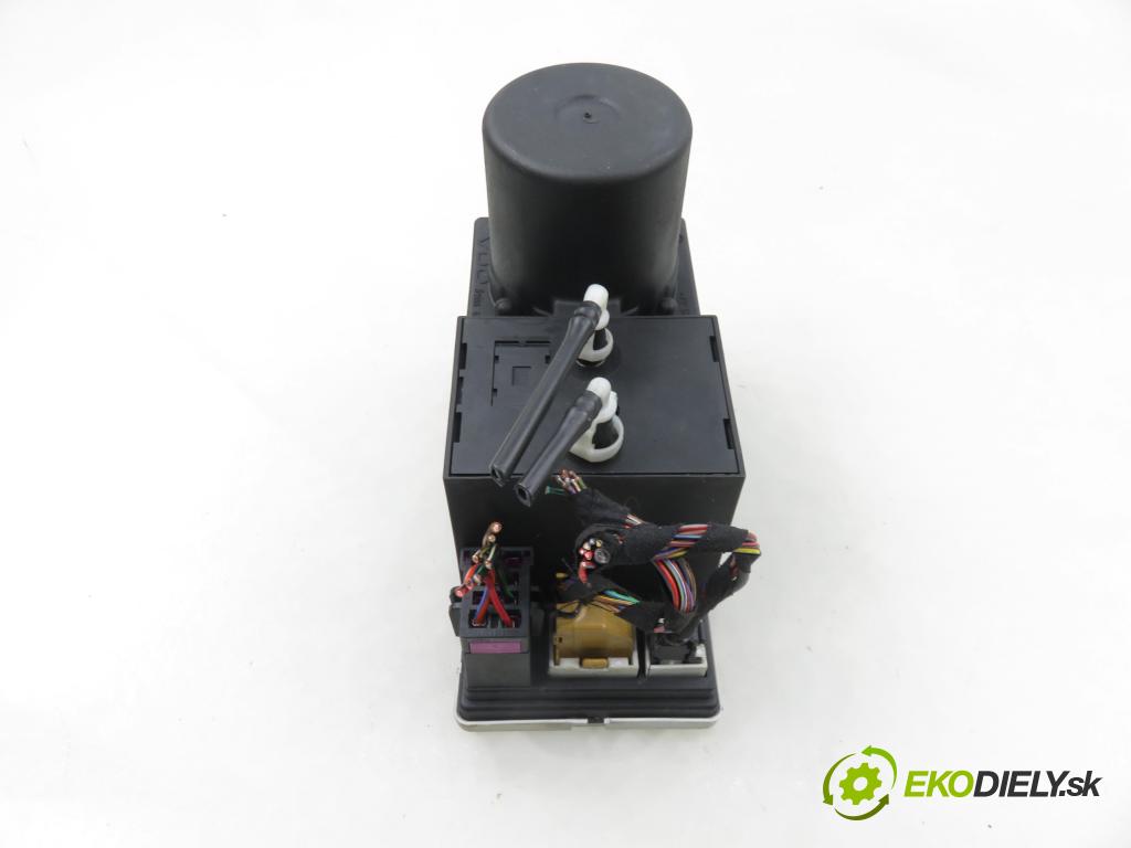 AUDI A4 Avant (8D5, B5) KOMBI 1999 81,00 1.9 TDI - AFN 1896,00 pumpa zámku centrálneho 8L0862257K