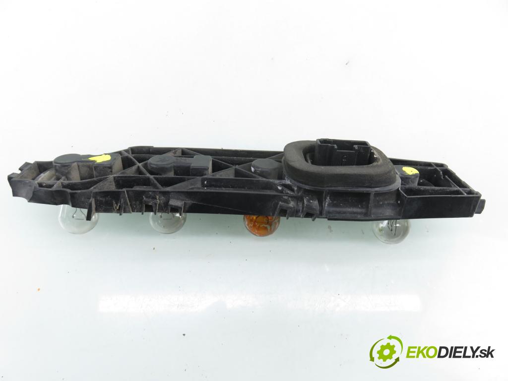 CITROEN C3 I (FC_) HB 2003 44,00 1.1 i - HFX (TU1A) 1124,00 PŘÍSPĚVEK svetla pravý ZADNÍ: