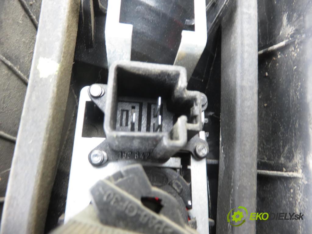 VOLVO V70 II SW (285) KOMBI 2003 96,00 2.4 D 131 2401,00 Svetlo ľavé zadné 9154497 ; 9154493