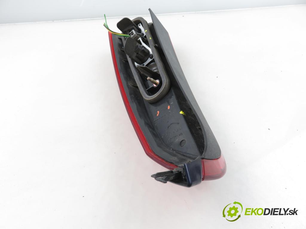 VOLVO V70 II SW (285) KOMBI 2003 96,00 2.4 D 131 2401,00 Svetlo ľavé zadné 9154497 ; 9154493