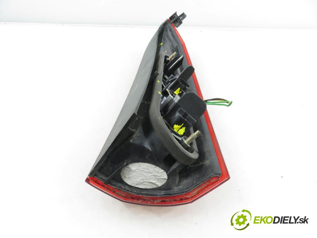 VOLVO V70 II SW (285) KOMBI 2003 96,00 2.4 D 131 2401,00 Svetlo ľavé zadné 9154497 ; 9154493