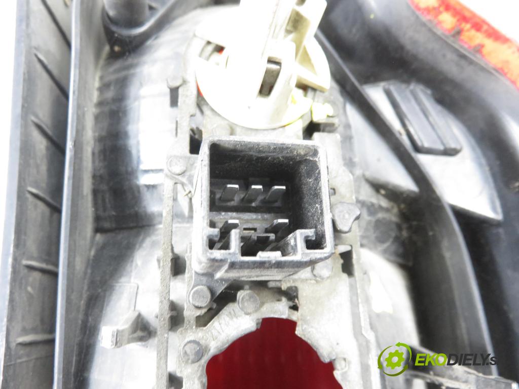 VOLVO V70 II SW (285) KOMBI 2003 96,00 2.4 D 131 2401,00 Svetlo ľavé zadné 9154497 ; 9154493