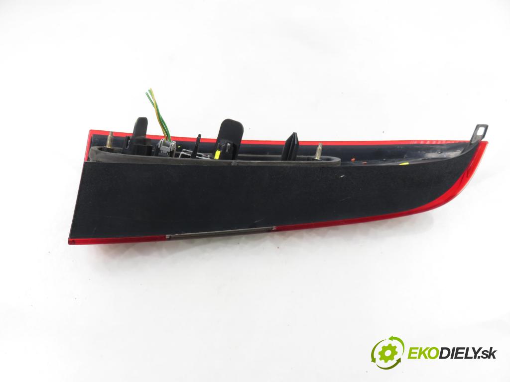 VOLVO V70 II SW (285) KOMBI 2003 96,00 2.4 D 131 2401,00 světlo pravé zadní 9154498 ; 9154494