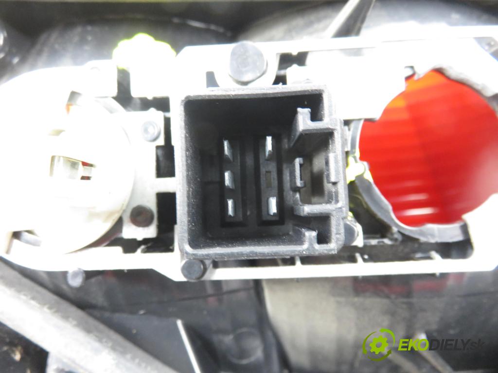 VOLVO V70 II SW (285) KOMBI 2003 96,00 2.4 D 131 2401,00 světlo pravé zadní 9154498 ; 9154494