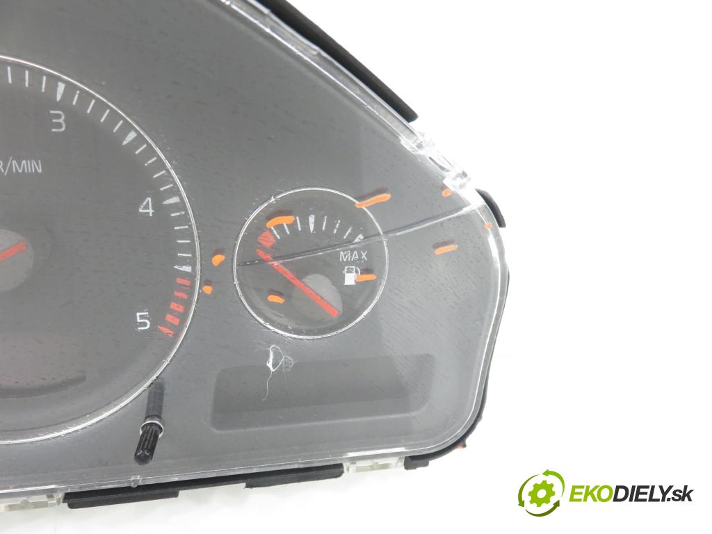 VOLVO V70 II SW (285) KOMBI 2003 96,00 2.4 D 131 2401,00 prístrojovka elektrický 8673262