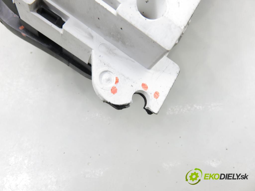 VOLVO V70 II SW (285) KOMBI 2003 96,00 2.4 D 131 2401,00 prístrojovka elektrický 8673262