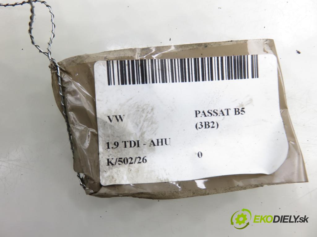 VW PASSAT B5 (3B2) SEDAN 1998 66,00 1.9 TDI 90 - AHU 1896,00 senzor hladiny paliva 8E0919673G