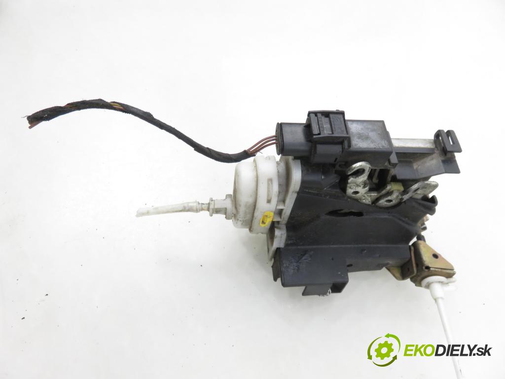 AUDI A4 Avant (8D5, B5) KOMBI 1999 81,00 1.9 TDI - AFN 1896,00 zámok 8D1837015A