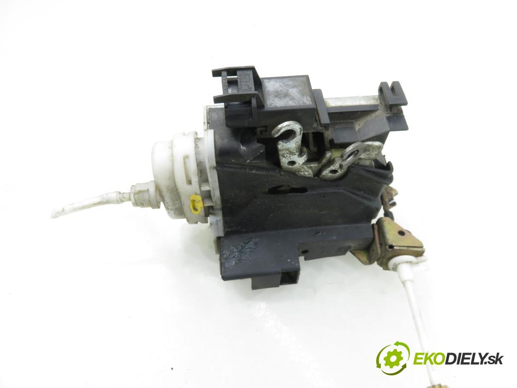 AUDI A4 Avant (8D5, B5) KOMBI 1999 81,00 1.9 TDI - AFN 1896,00 zámok 8D1837015A