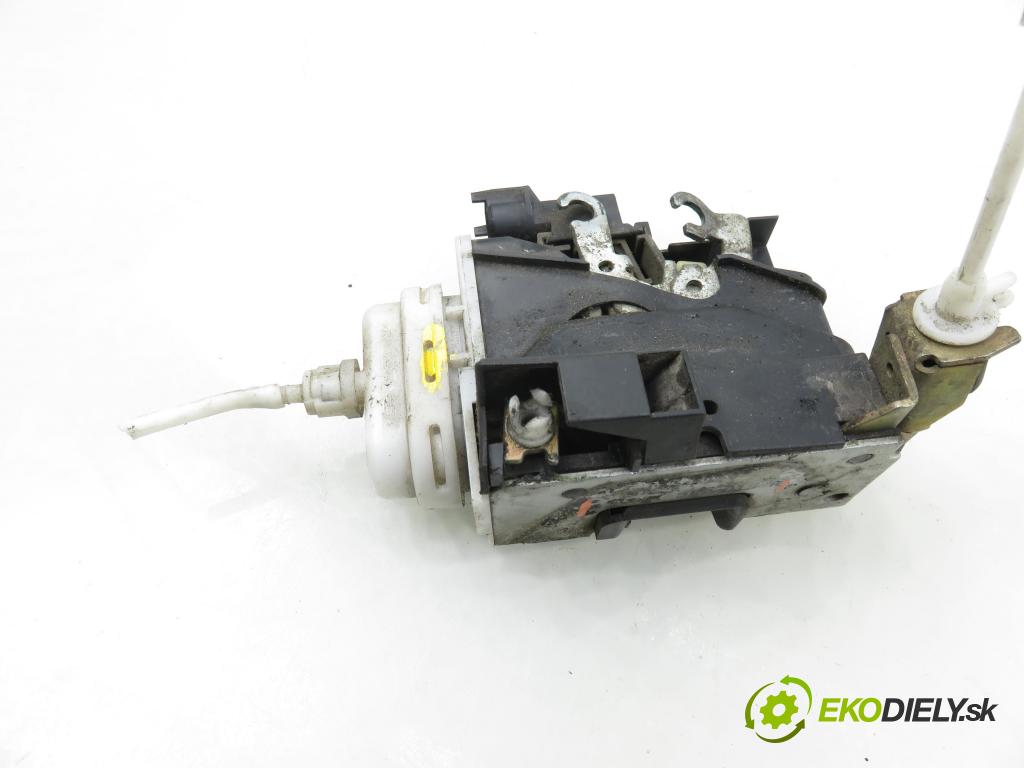 AUDI A4 Avant (8D5, B5) KOMBI 1999 81,00 1.9 TDI - AFN 1896,00 zámok 8D1837015A