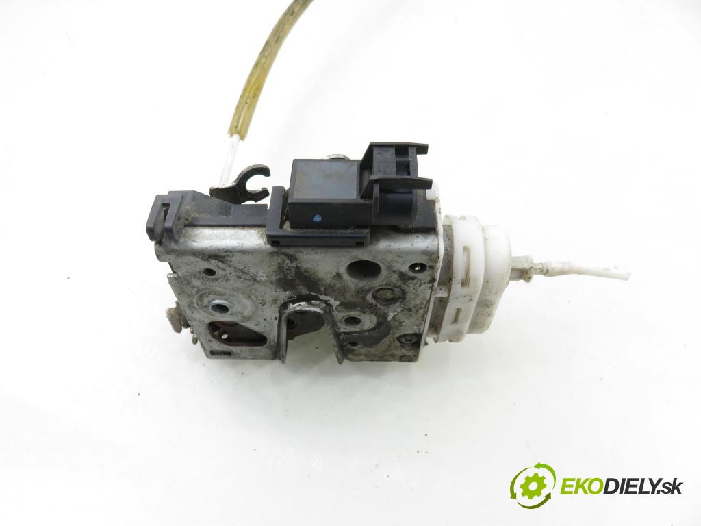 AUDI A4 Avant (8D5, B5) KOMBI 1999 81,00 1.9 TDI - AFN 1896,00 zámok 8D1837015A