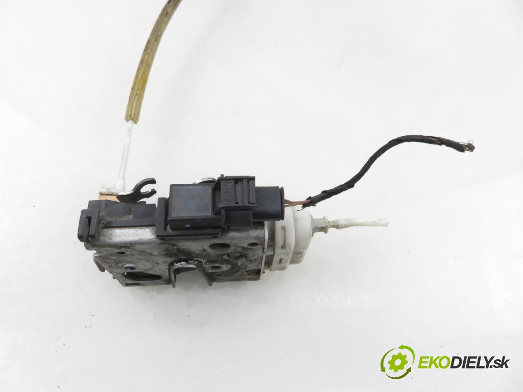 AUDI A4 Avant (8D5, B5) KOMBI 1999 81,00 1.9 TDI - AFN 1896,00 zámok 8D1837015A