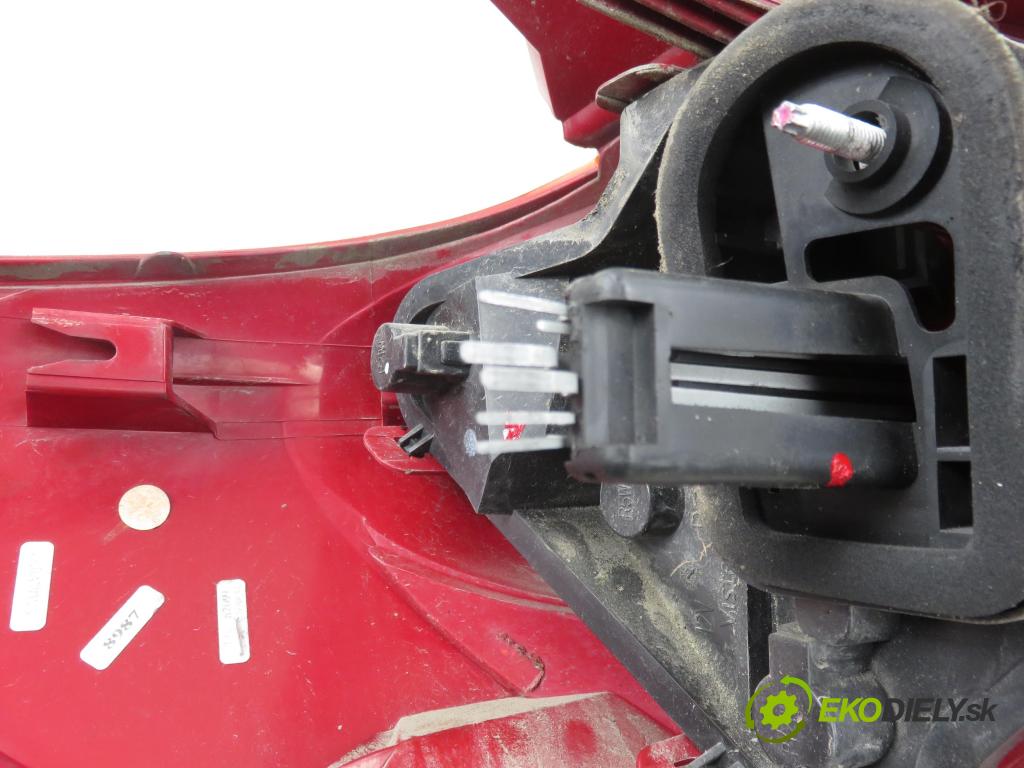 PEUGEOT 207 SW (WK_) KOMBI 2008 70,00 1.4 16V - 8FS (EP3) 1397,00 Svetlo pravé zadné 9680157980 ; VP7PFX13404A